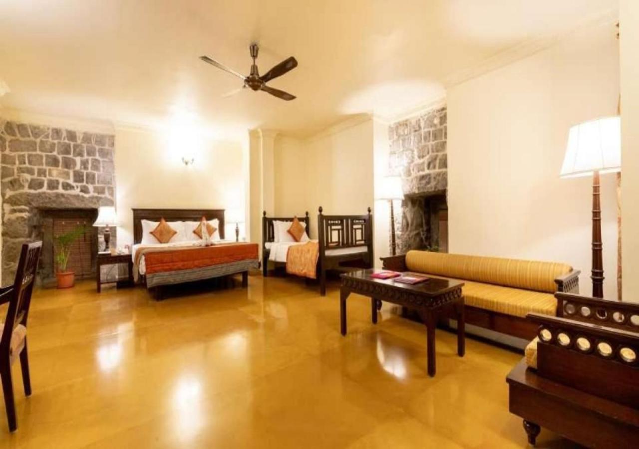 Fort Jadhavgadh -A Gadh Heritage Hotel Sasvad Ngoại thất bức ảnh