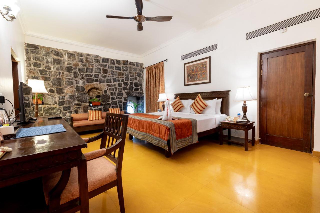 Fort Jadhavgadh -A Gadh Heritage Hotel Sasvad Ngoại thất bức ảnh