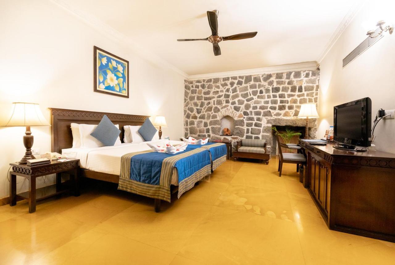 Fort Jadhavgadh -A Gadh Heritage Hotel Sasvad Ngoại thất bức ảnh